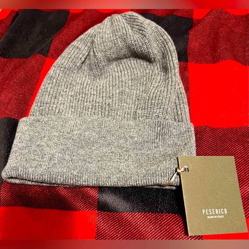 NWT Peserico Luxury Gray Beanie - sparkles in fabric! Made in Italy!